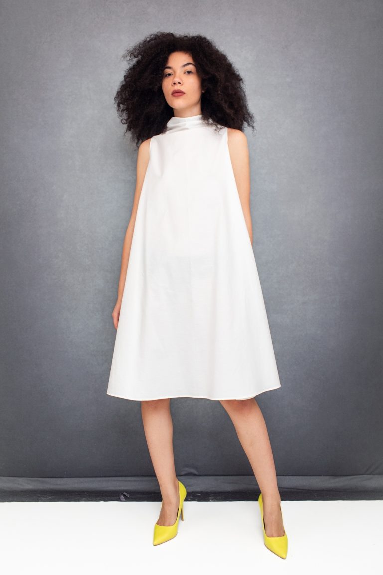 Bell Dress Short in White Cotton