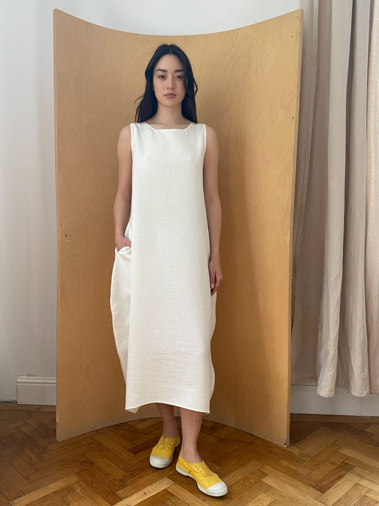Semiballoon Dress in White Linen