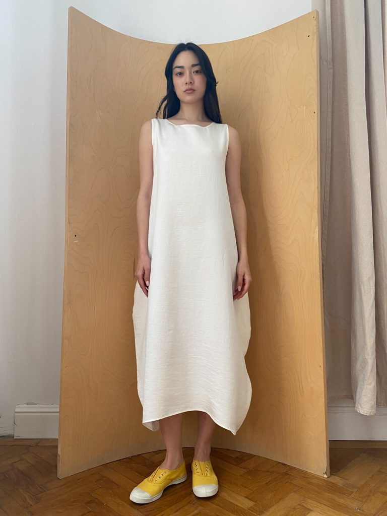 Semiballoon Dress in White Linen